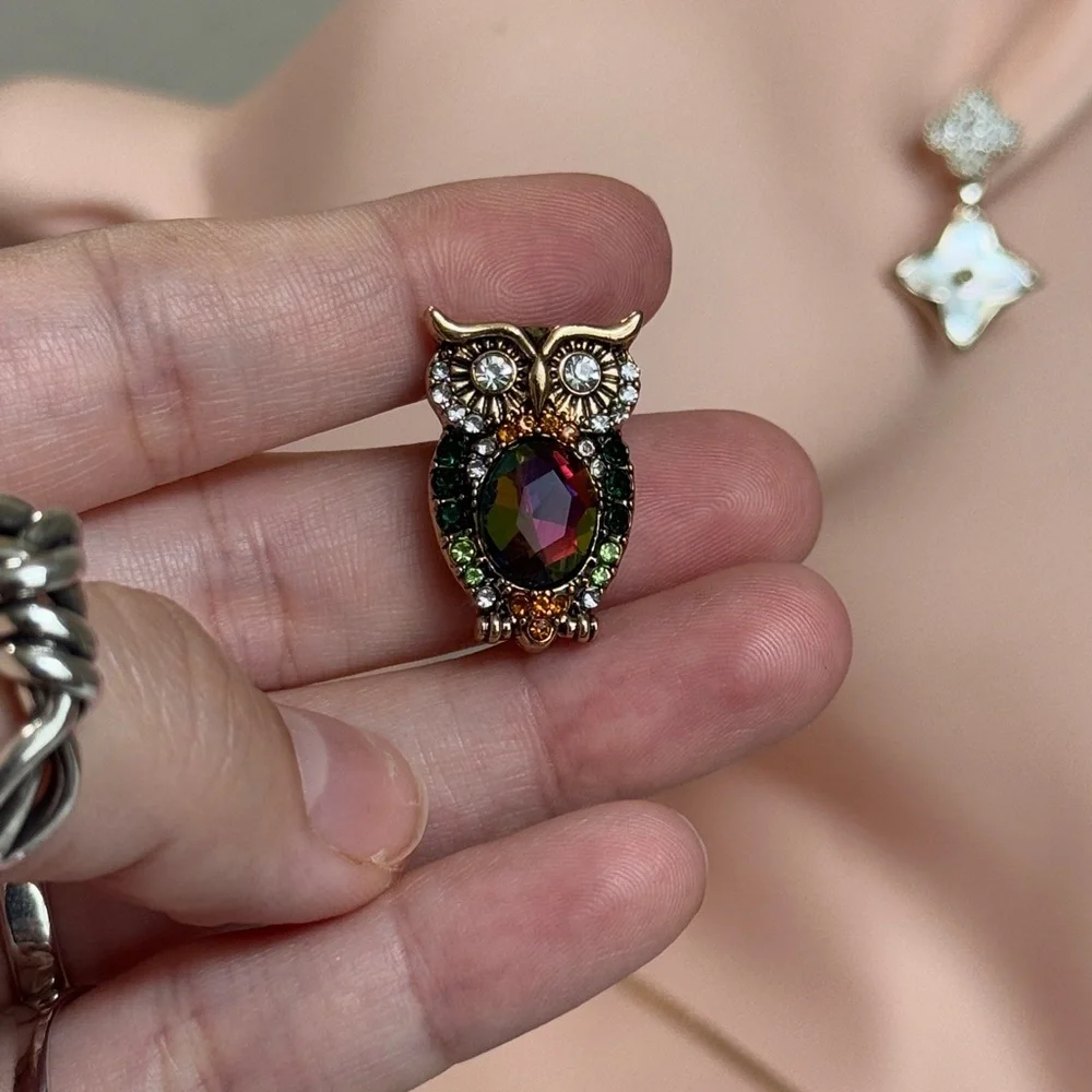 ⚜️ Vintage Style Elegant Gold Owl Brooch with Crystals 💎 - Picture 8 of 8